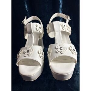 Delia's White Platform Wedge Sandals Women's Size 9 Flower‎ Buckle Ankle Strap